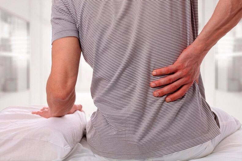 bolečine v hrbtu pri moškem